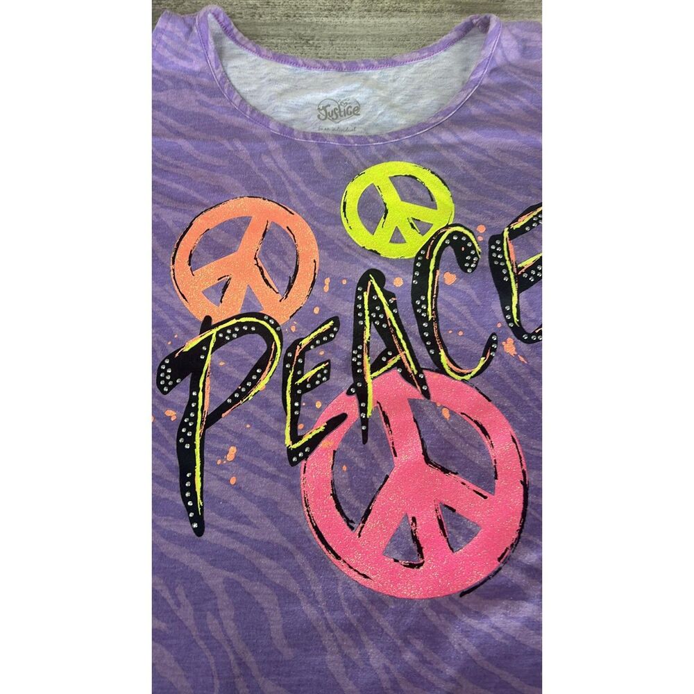 Justice Girls Top Size12/14  Purple in color
